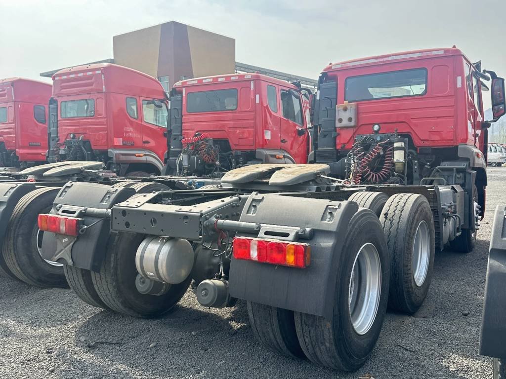 Used Howo Tractor Trucks N7W440