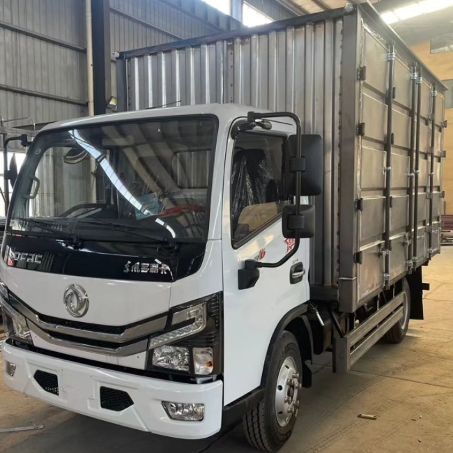 Used DFM 6 Wheels Box Trucks