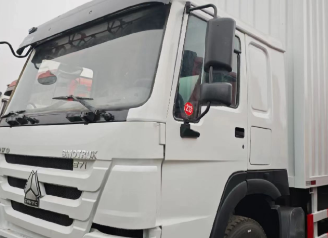 Used HOWO 10 Wheels Box Trucks